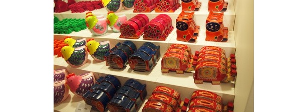 貯金箱は種類が多く取り扱われている