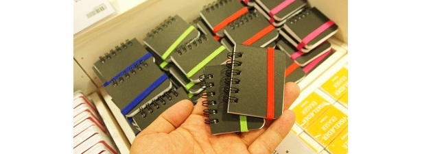 こんなに小さなメモ帳も！(2冊で100円)