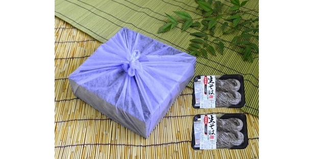 そばはつゆが付いた4食分がセットになっている