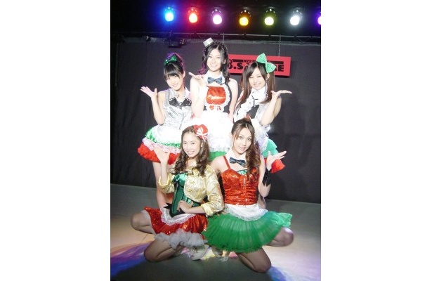 「Pizza Yah!（ピッツァ 屋)」は人気ビザ屋の看板娘5姉妹