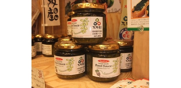 チーズ・お肉との相性バツグンの「こだわりのバジルソース」