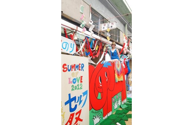 MAYAMAXXさんが描いた象には、またがる事も！