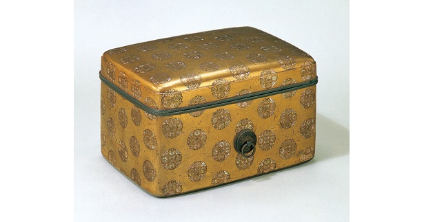 「浮線綾螺鈿蒔絵手箱」は北条政子が使っていた化粧箱です