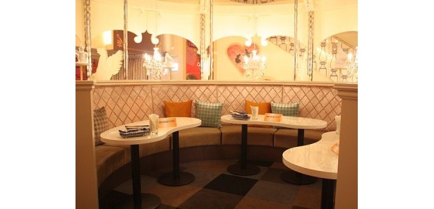 キャラクターをモチーフにした楽しい料理を堪能して