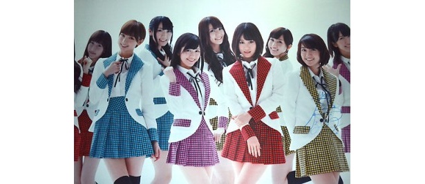 前田敦子、大島優子らAKB、SKEなど総勢153人の超特大ポスターが新宿に出現！
