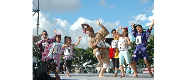 毎回バラエティー豊かな衣装と、独特な踊りが飛び出す「とびんすはにんすカチャーシー大会」