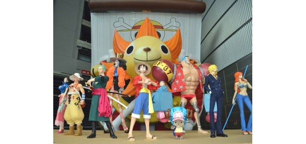 麦わらの一味のキャラクター像は迫力満点！