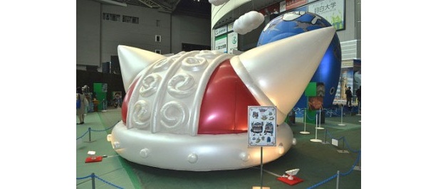 巨人族の兜もリアルサイズで展示