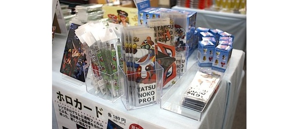 【写真を見る】甲本ヒロト＆展覧会の激レアな“タツノコグッズ”画像はコチラ!!