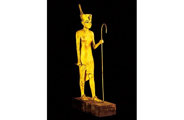 下エジプト王冠を被ったツタンカーメンの像は北部を象徴する王冠をかぶっている