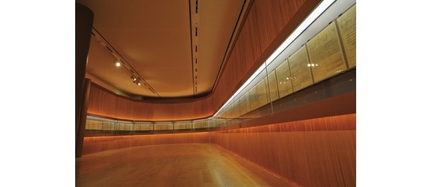 約37m、世界最長の死者の書「グリーンフィー ルド・パピルス」の展示室