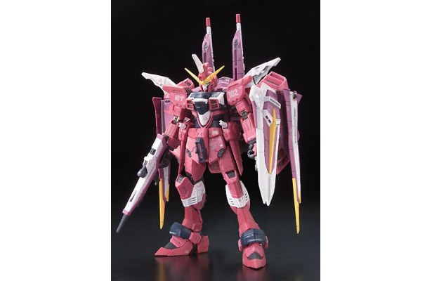 【写真を見る】ジャスティスガンダムなど、最新ガンプラ約200体が展示！