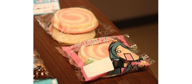 「はちゅねミクのほっぺみたいなパン（いちごジャム＆ミルクホイップ）」（120円）は特に開発に苦労したという