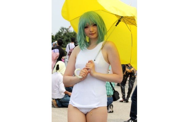 シンプルな下着姿が逆にセクシー！