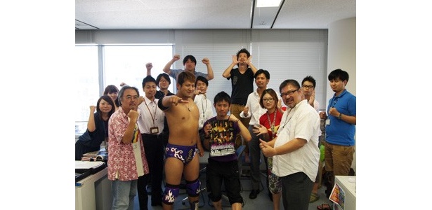 編集部員と集合写真！
