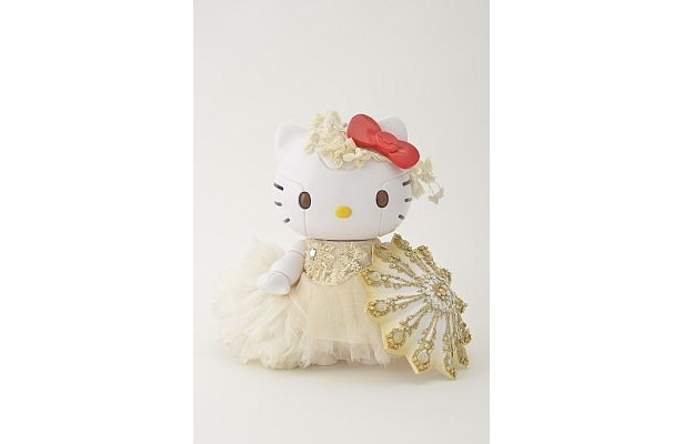 清川あさみデザインは、繊細な服がオシャレ