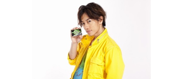クールな表情の佐藤健さん