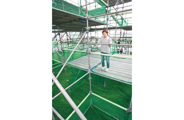 「超難解3D迷路｣はパイプと鉄板を組み合わせた構造で、上下の階も見渡せる。上階から落ち着いて順路を探すのが短時間攻略の鍵!?