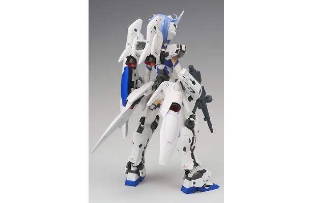 後姿はまさにガンダムそのもの