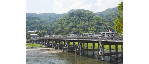 渡月橋ではぜひ記念撮影を