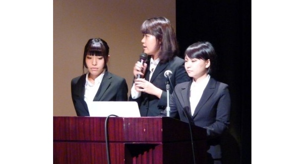 「うりかめ～くり読め～うちなーすとぅーでんとPROJECT」をプレゼンした屋比久由衣さん（琉球大学）ほか