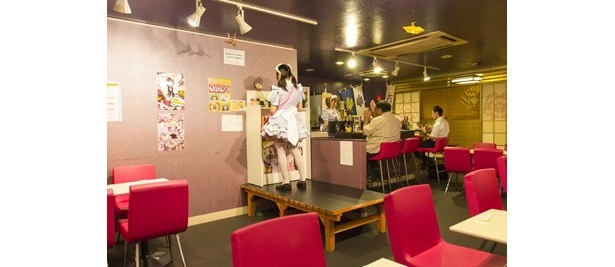 ピンクを基調としたかわいらしい店内