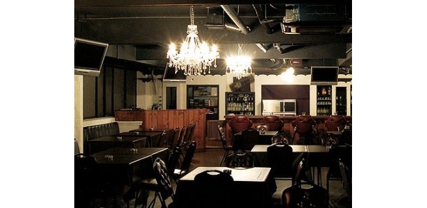 多彩なスタイルで夜を楽しめる「The Free Style Bar　R.COM」