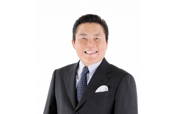 個性豊かな「よしもと福井米推進部」の面々をまとめ上げる特別部長のトミーズ雅