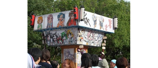 同祭の風物詩となっている「らき☆すた神輿」のお練り