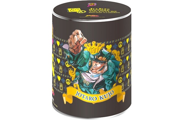 【写真を見る】空条承太郎が描かれた迫力満点のデザイン缶も！