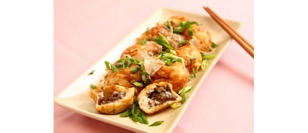 たこ焼きの中身は、うるま市特産のもずくがたっぷり入っている
