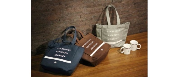 同店限定のグッズ「キャンバストート」や「マグカップ」も登場