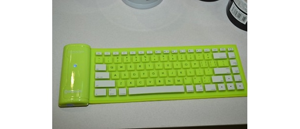 広げれば普通のキーボードと変わらない
