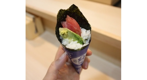「末広手巻」鮪アボガドも100円！