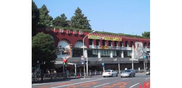 【写真を見る】閉館前の「西郷会館」と「UENO3153」はこんなに違う！