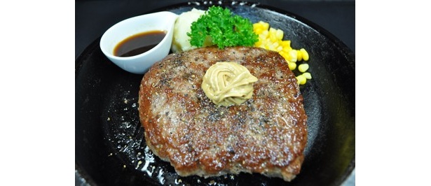 まさに肉塊！　限定メニューはうま味が引き立つ100％ビーフのハンバーグ