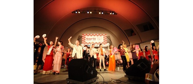 ベトナムのトップシンガーが日本のアーティストと競演を果たす