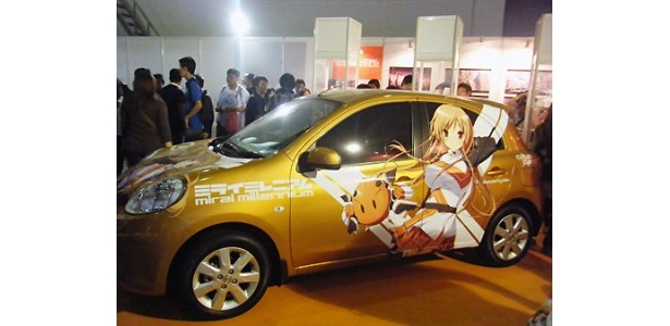 痛車の展示ブースもあり
