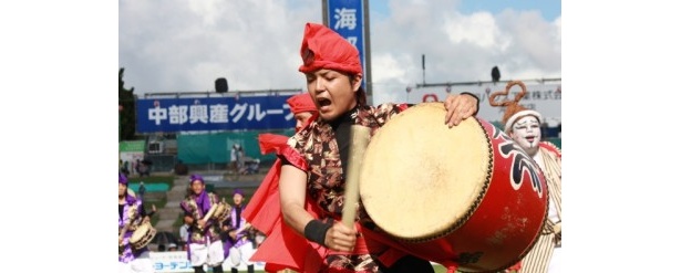 真剣な表情で演舞を踊りきる！