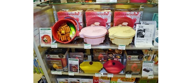 シリコン鍋など人気商品もずらり