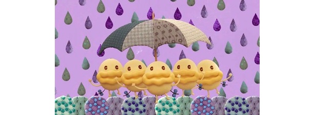 皆で雨宿りするシーンも