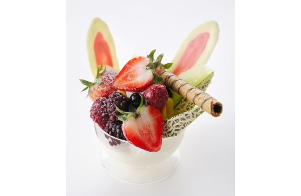ウサギの耳がかわいい「ゴージャスセレブデザート」(700円)