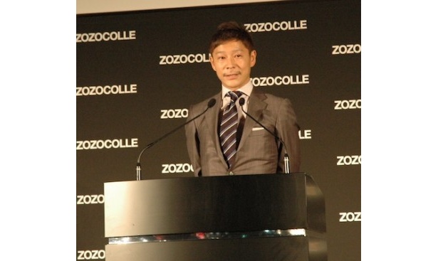 【写真を見る】地元千葉にも密着。マリンスタジアム基金に個人で1億円の寄付をしたという松澤社長