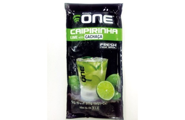 カクテルを凍らせた「カイピワン」をはじめ、お菓子や缶詰などブラジル食品を販売