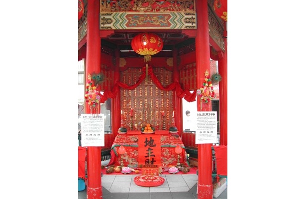 広場祭壇では西遊記の4人が登場し、参拝方法を指南してくれる