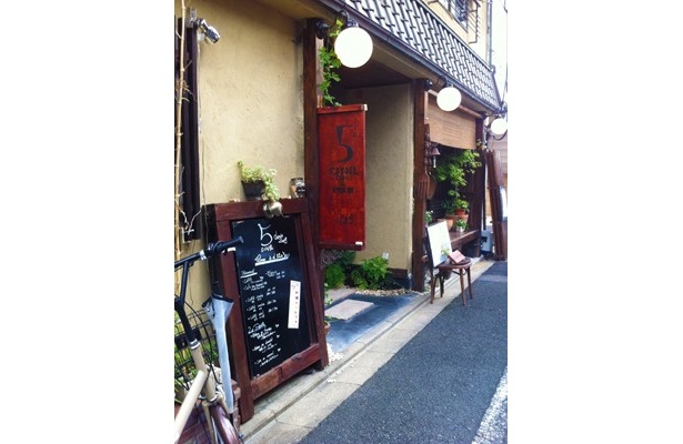今回は『cinq cafe』にてインタビュー