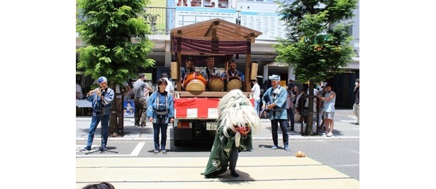 伝統芸能も披露される