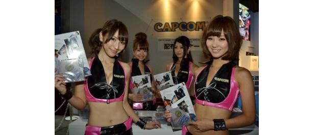 付きっきりでのレクチャーも！東京ゲームショウ2012を彩る美人コンパニオンたち