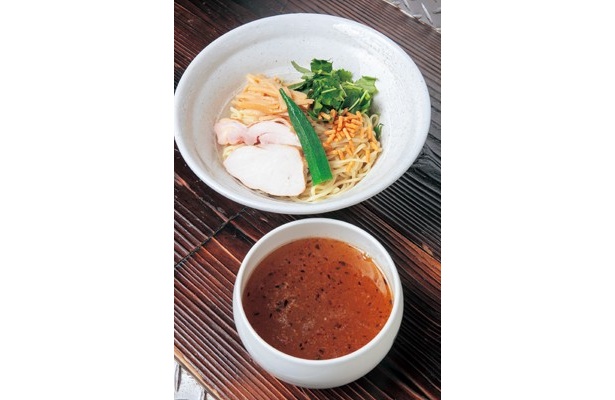 「店主はまさに麺職人。香りや食感にこだわったココでしか味わえない渾身の麺と、麺のおいしさを引き出すスープは感動ものです！」横浜ウォーカーラーメン担当・酒井青子