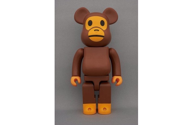 BE@RBRICK 400% BABY MILO®(前)　BE@RBRICK TM ＆ © 2001-2012 MEDICOM TOY CORPORATION. All rights reserved. © 2012 NOWHERE Co.,Ltd © Fujiko-Pro MUVEIL COPYRIGHT © FRIENDS ALL RIGHTS RESERVED 